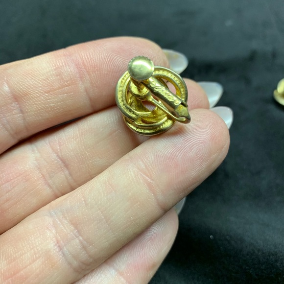Vintage 1950 Stamped “Goldette” screw back earings - Picture 6 of 6